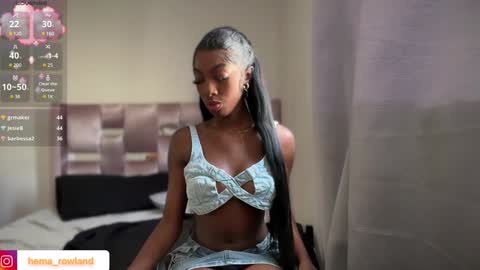 E V E L Y N  online show from January 24, 12:31 pm