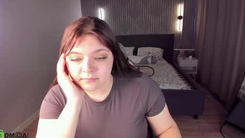 Evelyne Loo online show from April 6, 4:46 am