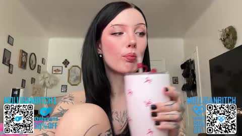 Evelyn online show from March 17, 8:25 pm