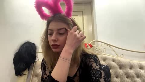 Mia online show from February 23, 5:37 pm