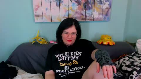 Everly online show from April 19, 6:10 pm