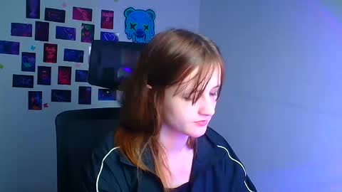 Evie online show from December 1, 10:30 pm