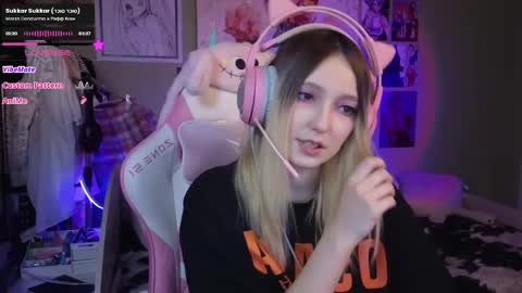 Evie online show from February 4, 11:38 pm