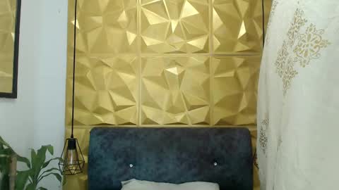 Annie online show from March 3, 10:42 pm