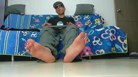 evil_boss1 online show from April 15, 3:21 am