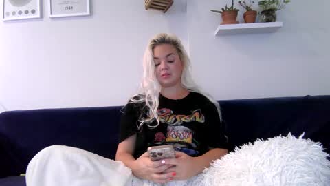 Badblondebunny online show from February 19, 12:43 am