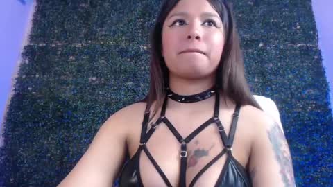 Im Evy online show from April 18, 6:21 pm