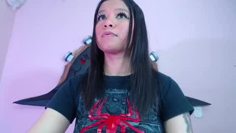 Snapshot of evybubbles_ chatting on September 27, 5:21 pm Im Evy online show from September 27, 5:21 pm