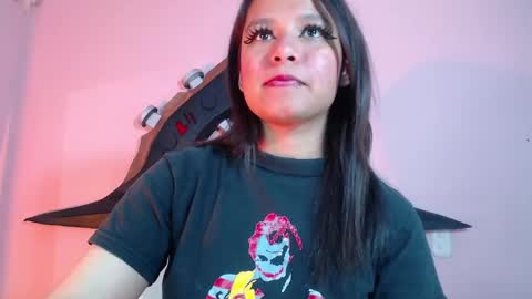 Snapshot of evybubbles_ chatting on October 20, 4:01 pm Im Evy online show from October 20, 4:01 pm