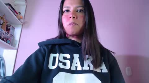 Snapshot of evybubbles_ chatting on February 6, 6:56 pm Im Evy online show from February 6, 6:56 pm