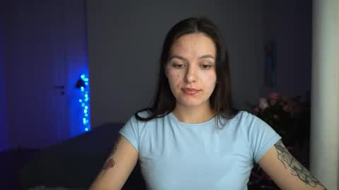 ewelynscott online show from November 19, 8:40 pm