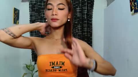 jenny  Laiza online show from November 12, 11:12 am