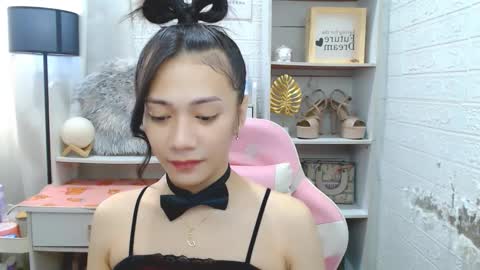 exotictssavie online show from December 5, 4:44 am