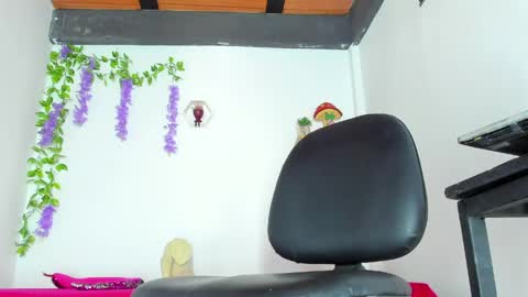 SARA online show from April 5, 7:44 pm