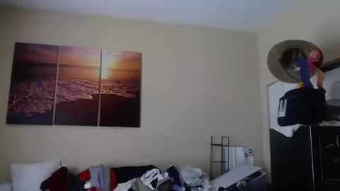 eyeswall0w online show from October 10, 2:56 pm