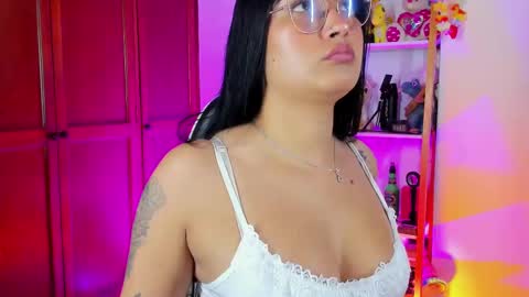 Snapshot of eymy_hadid_ chatting on October 24, 7:03 pm Emily online show from October 24, 7:03 pm