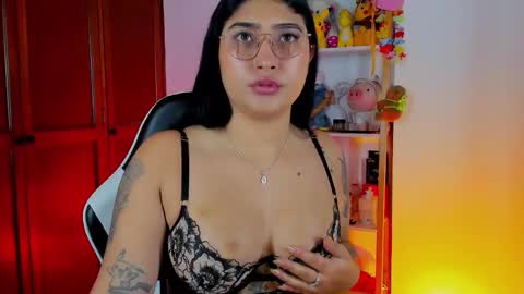 Emily online show from December 17, 10:38 pm