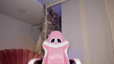 Thianna online show from December 19, 12:56 pm