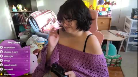 Faekitten97 online show from December 14, 1:49 pm