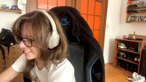 Loly online show from April 19, 11:44 am