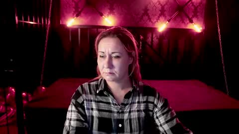 famousemuse online show from April 17, 12:29 pm