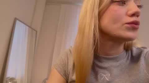 fancyamelia online show from September 28, 2:37 pm