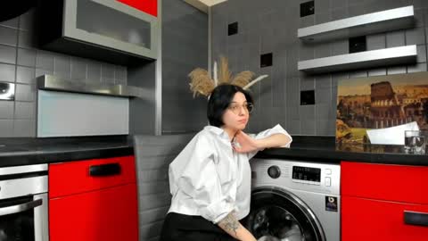 Mia online show from December 22, 8:38 am