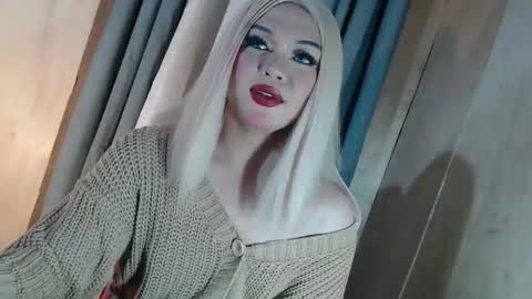 DANIELLA - DONT FORGET TO GIVE ME A THUMBSU UP online show from May 14, 10:46 am