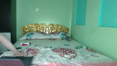 farfalina online show from December 14, 6:41 am