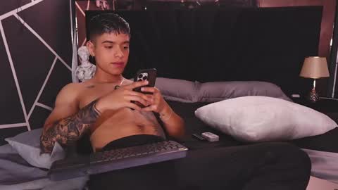 farid_jake_ online show from January 6, 8:39 pm