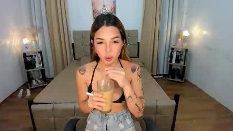 fascinatingtransvalerie online show from October 9, 11:59 am