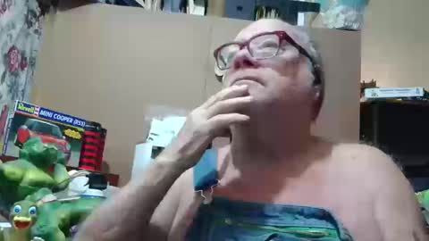 Snapshot of fatfreddythecat chatting on October 14, 10:35 pm Fred. online show from October 14, 10:35 pm