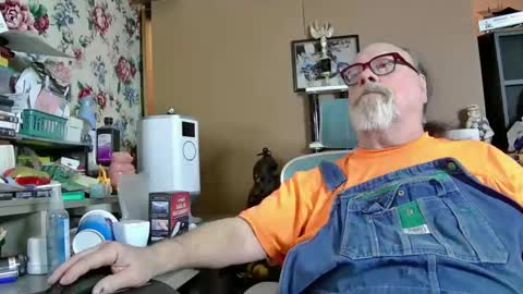 Snapshot of fatfreddythecat chatting on February 7, 3:34 am Fred. online show from February 7, 3:34 am