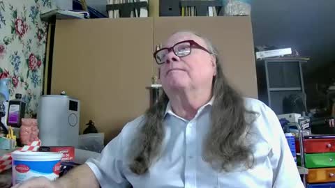 Snapshot of fatfreddythecat chatting on March 11, 5:46 am Fred. online show from March 11, 5:46 am