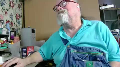 Snapshot of fatfreddythecat chatting on February 16, 12:19 am Fred. online show from February 16, 12:19 am