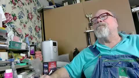 Snapshot of fatfreddythecat chatting on February 17, 3:47 am Fred. online show from February 17, 3:47 am