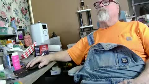 Snapshot of fatfreddythecat chatting on March 1, 9:48 pm Fred. online show from March 1, 9:48 pm