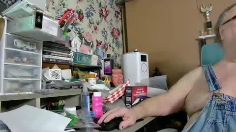 Snapshot of fatfreddythecat chatting on March 1, 1:11 am Fred. online show from March 1, 1:11 am