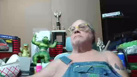 Snapshot of fatfreddythecat chatting on October 16, 1:27 am Fred. online show from October 16, 1:27 am