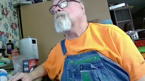 Snapshot of fatfreddythecat chatting on February 9, 4:57 am Fred. online show from February 9, 4:57 am