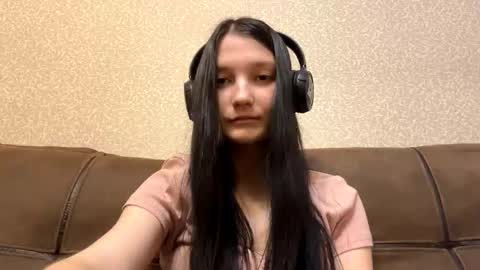 Aurora 18yo online show from January 15, 9:40 am