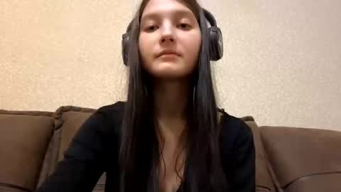 Aurora 18yo online show from November 20, 12:04 pm