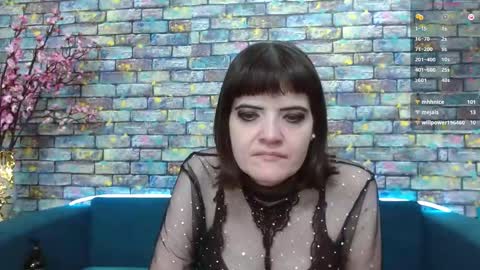 Snapshot of feelsgoodwoman chatting on January 2, 10:11 pm Laura online show from January 2, 10:11 pm