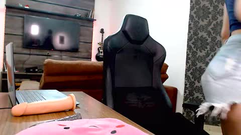 Diane New profile  online show from March 18, 7:09 pm