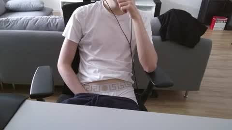 felixsagg online show from June 16, 9:24 am