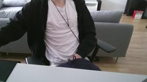 felixsagg online show from June 15, 9:23 am