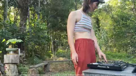 Fern next stream 430pm Monday PST online show from November 6, 6:05 am