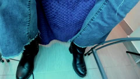   online show from April 8, 7:50 pm