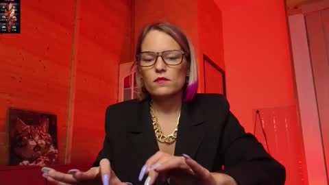 Lady online show from March 7, 7:14 pm