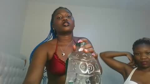 melanie online show from December 3, 8:09 pm